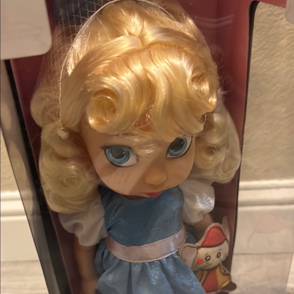 Disney Animators' Collection Cinderella Doll - Picture 3 of 17